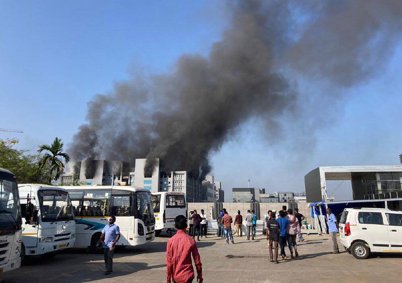 印度血清研究所正在建设的大楼发生的火灾已造成至少五人死亡