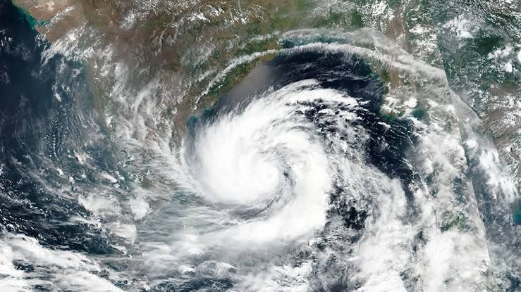 气旋风暴“安攀”（AMPHAN）直扑孟加拉和印度东部，造成多人死伤，城镇严重内涝，数千所房屋被毁，部分地区的电力中断