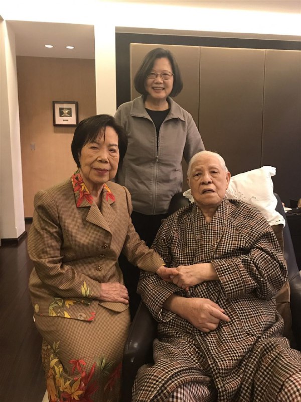 前总统李登辉今晚辞世，总统府秘书长苏嘉全表示，总统蔡英文表达最深哀悼与不舍，指示总统府及相关部门全力协助家属办理治丧事宜