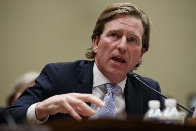 美国总统特朗普周二发推文称解雇了美国最高网络安全官员克里斯托弗·克雷布斯，指责他就美国大选的安全问题发表了“非常不准确”的声明
