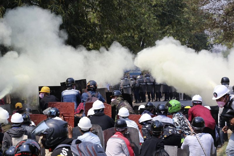 据缅甸当地媒体报道，缅甸安全部队周一在缅甸北部的镇压活动中枪杀两人