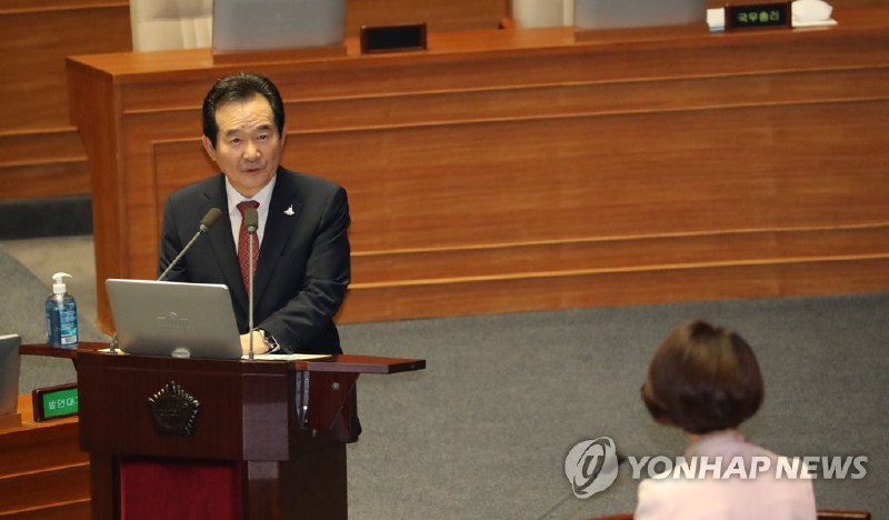 韩国国务总理丁世均24日在国会质询政府工作大会上答问时表示，政府将通过修法改善现行外籍新冠患者医疗费全额支援制度存在的问题