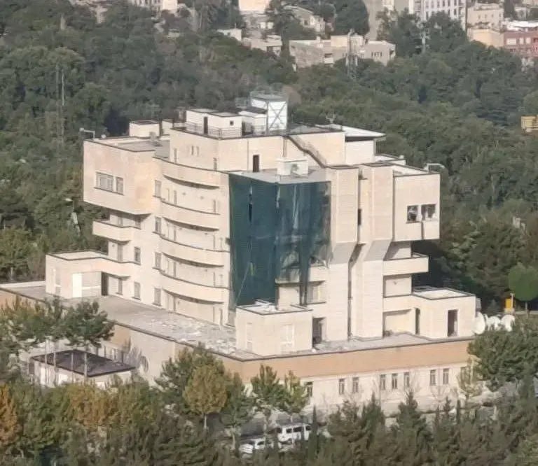 多家美媒援引美伊等国情报官员说，哈马斯主席哈尼亚遇刺，是因其客房被放置了遥控炸弹，7月31日凌晨2点被引爆