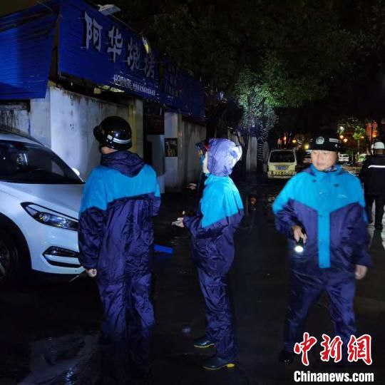 8月4日3时30分前后，今年第四号台风“黑格比”(台风级)在浙江温州乐清沿海登陆，中心附近最大风力13级(38米/秒)，中心最低气压970百帕