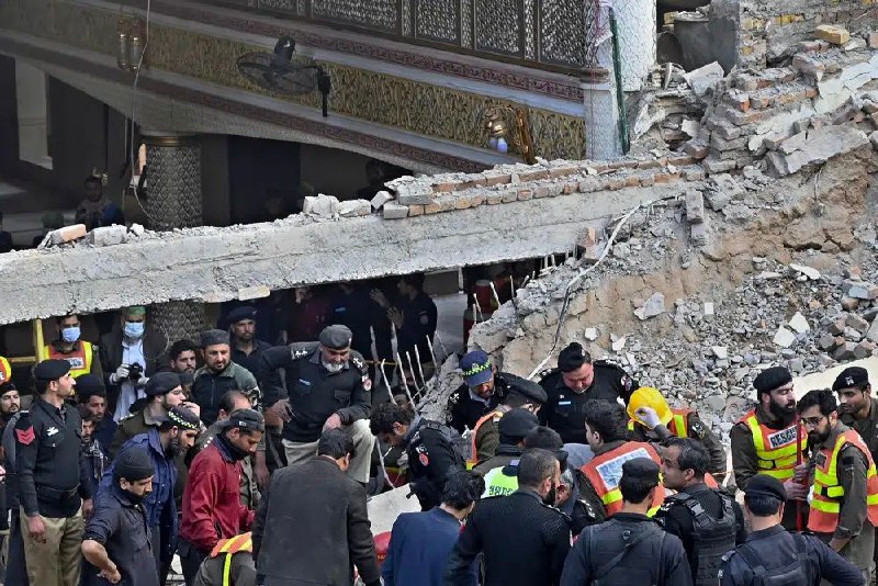 巴基斯坦白沙瓦市的清真寺爆炸袭击已造成至少44人死亡，150人受伤
