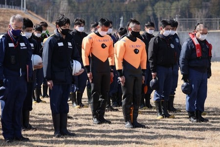 据日本宫城县警察，在该县东松岛市的一名61岁女性身份确定后，十年前的311东日本大震灾的死亡人数增加了1人，失踪人数减少了1人