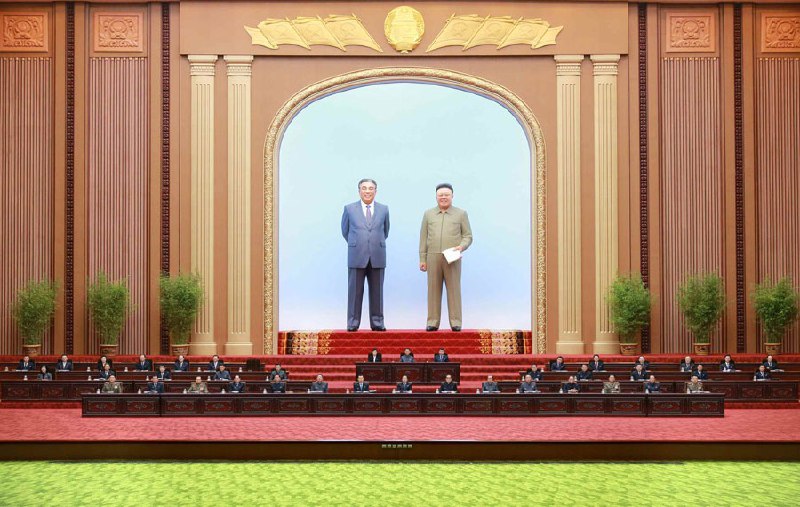 据朝中社13日报道，朝鲜第14届最高人民会议第三次会议12日举行，此次会议撤换超过三分之一的国务委员会委员