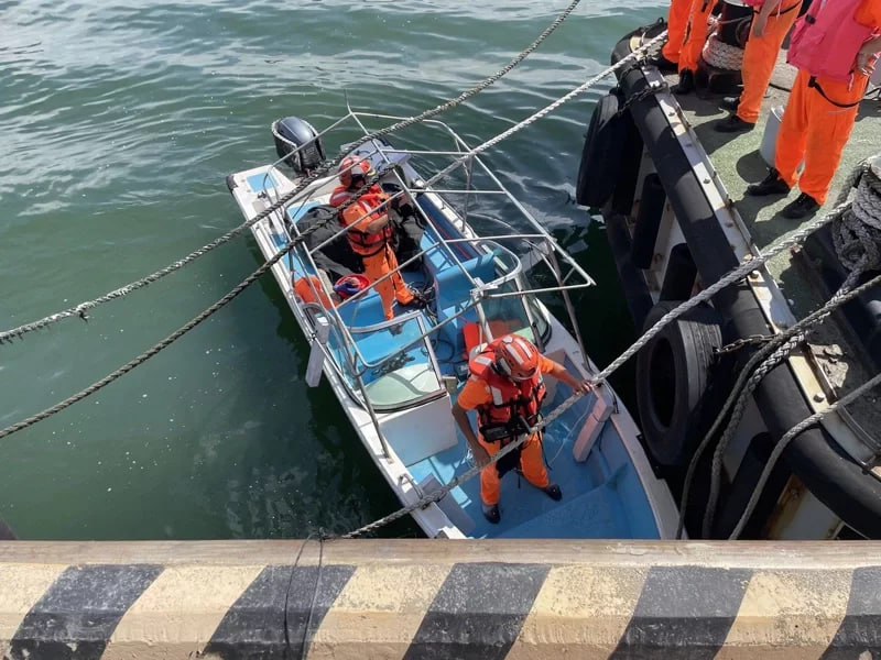 一中国大陆籍男子6月9日驾快艇偷渡至台湾淡水河，上岸后请路人报警自首