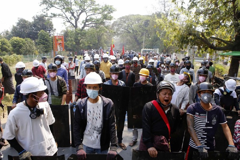 据缅甸当地媒体报道，缅甸安全部队周一在缅甸北部的镇压活动中枪杀两人