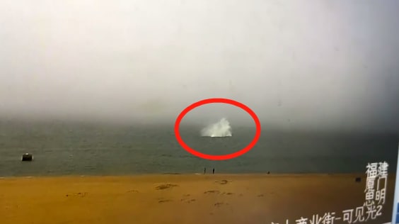 一商用旅游观光直升机今天（19日）下午4点多在厦门观音山海域坠海，机上共有4人，目前，相关部门已赶赴现场紧急救援