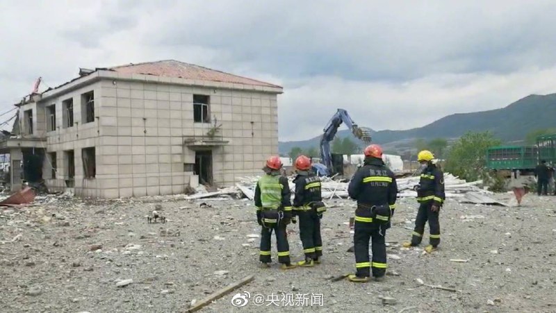 26日上午，黑龙江东宁市消防救援大队接到报警，黑龙江东宁一办公楼发生爆炸，经初步核查，目前爆炸事故致2人死亡5人受伤