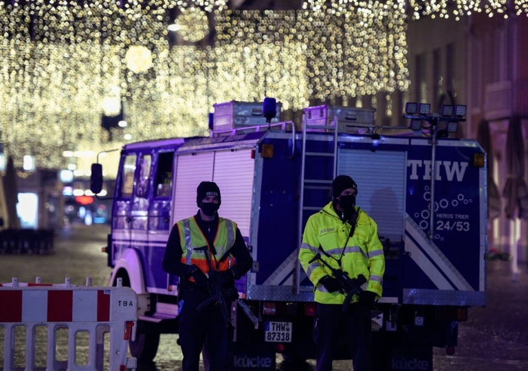 德国西南部城市特里尔1日发生汽车冲入步行街撞人事件，目前致死人数升至5人，另有14人受伤
