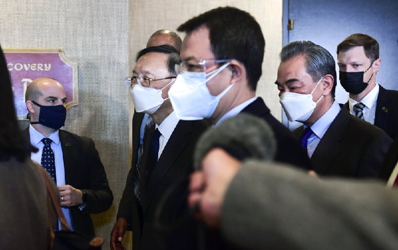 美中两国周五结束了美国所称的“艰难而直接”的会谈